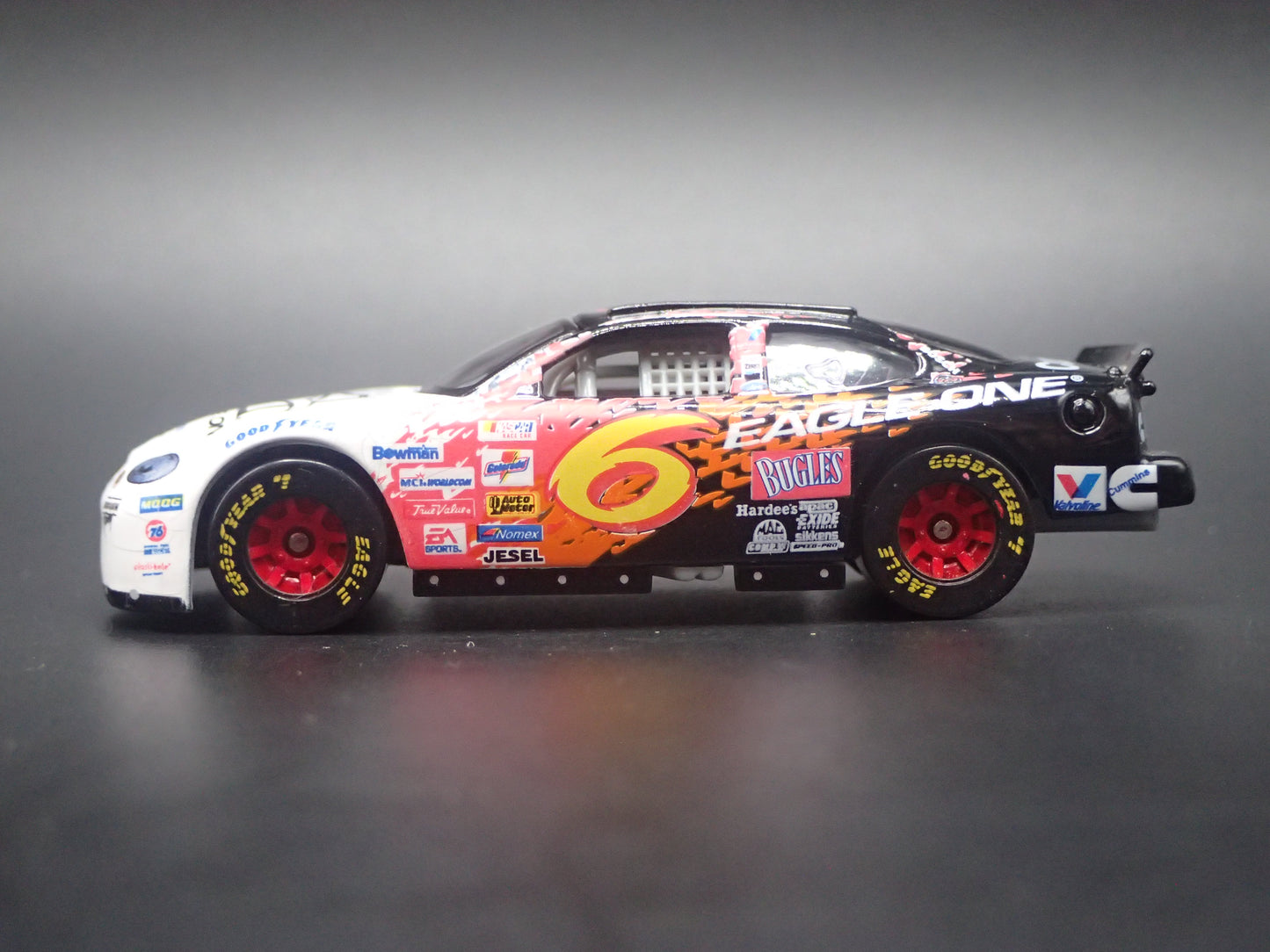 1999 99 FORD TAURUS 6 MARK MARTIN NASCAR 1/64 SCALE DIECAST MODEL CAR