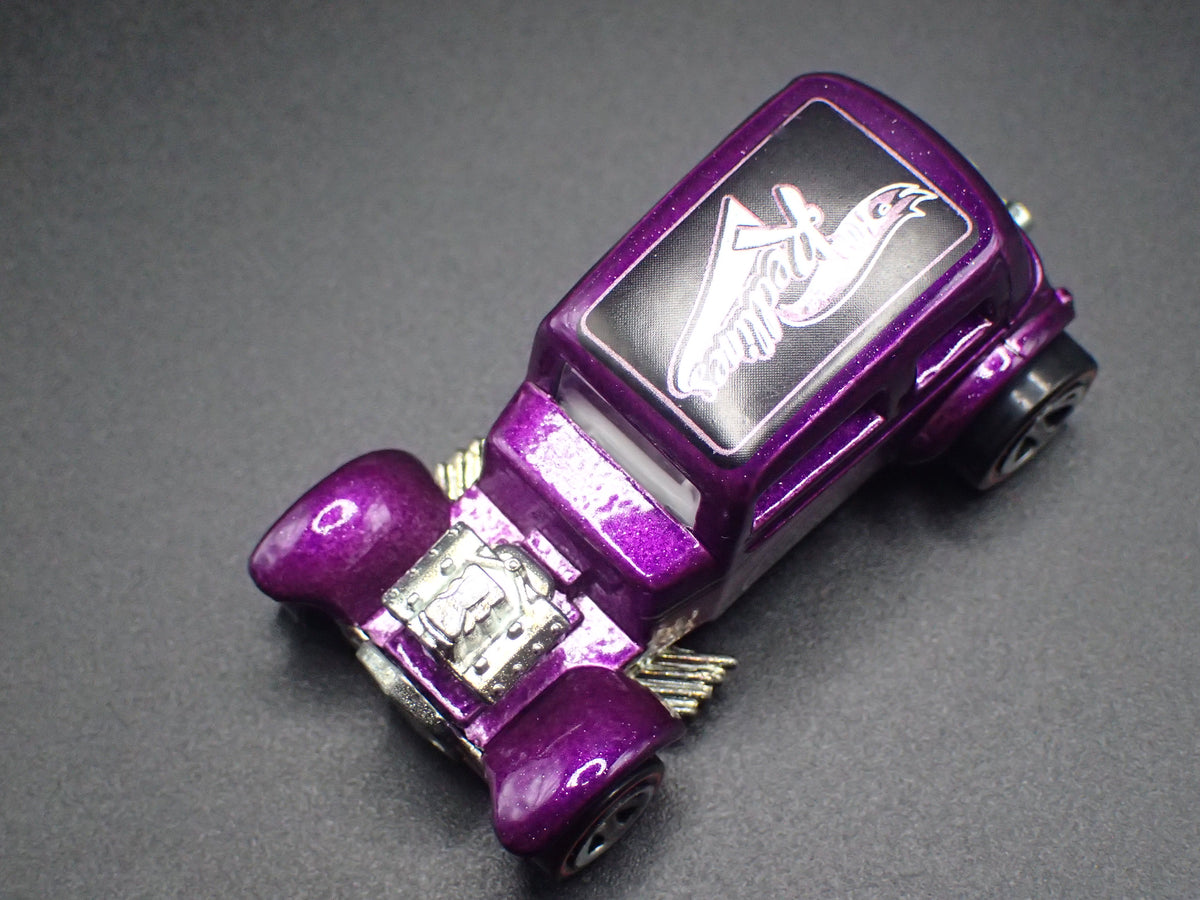1932 32 FORD VICKY HOT ROD PURPLE 1:64 SCALE COLLECTIBLE DIORAMA DIECAST MODEL CAR