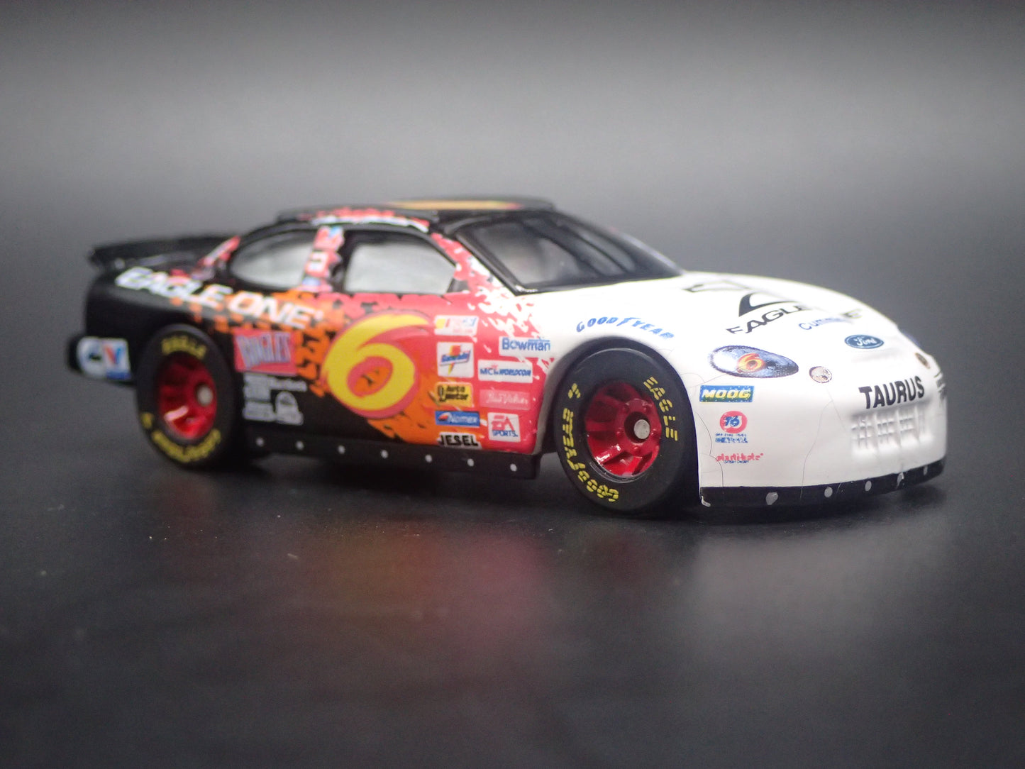 1999 99 FORD TAURUS 6 MARK MARTIN NASCAR 1/64 SCALE DIECAST MODEL CAR