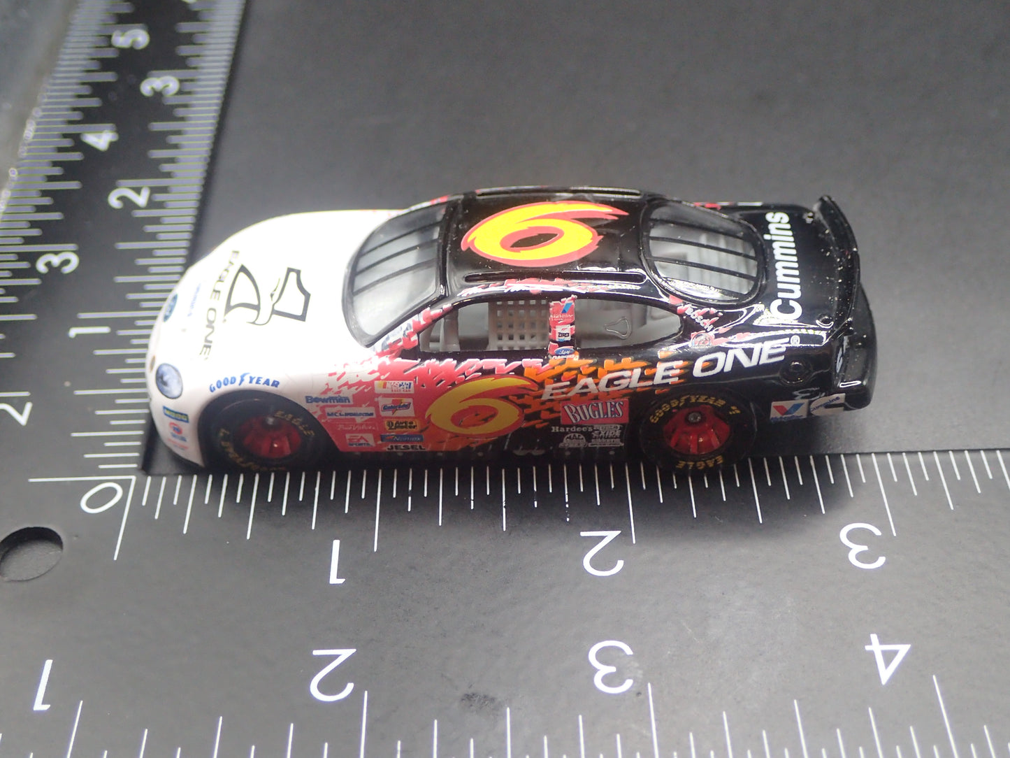 1999 99 FORD TAURUS 6 MARK MARTIN NASCAR 1/64 SCALE DIECAST MODEL CAR