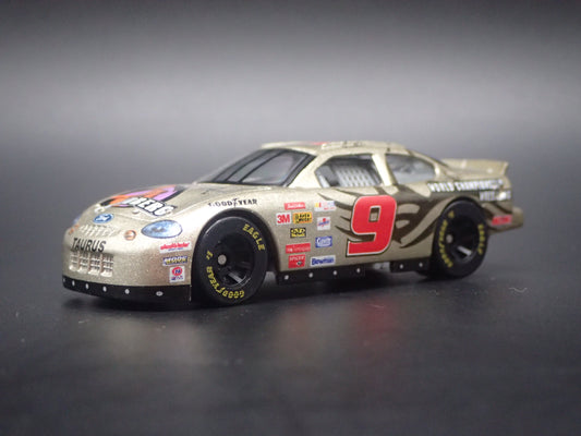 1999 99 FORD TAURUS 9 JERRY NADEAU NASCAR 1/64 SCALE DIECAST MODEL CAR