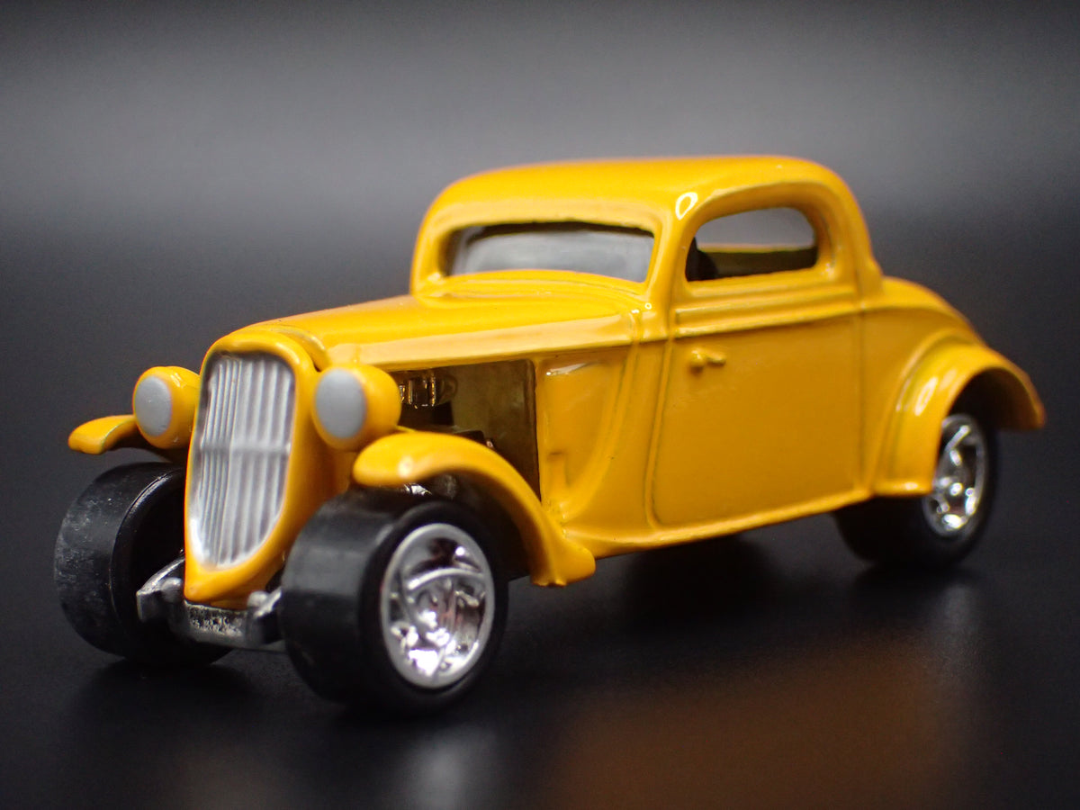 1934 34 FORD COUPE HOT ROD YELLOW 1:64 SCALE COLLECTIBLE DIORAMA DIECAST MODEL CAR