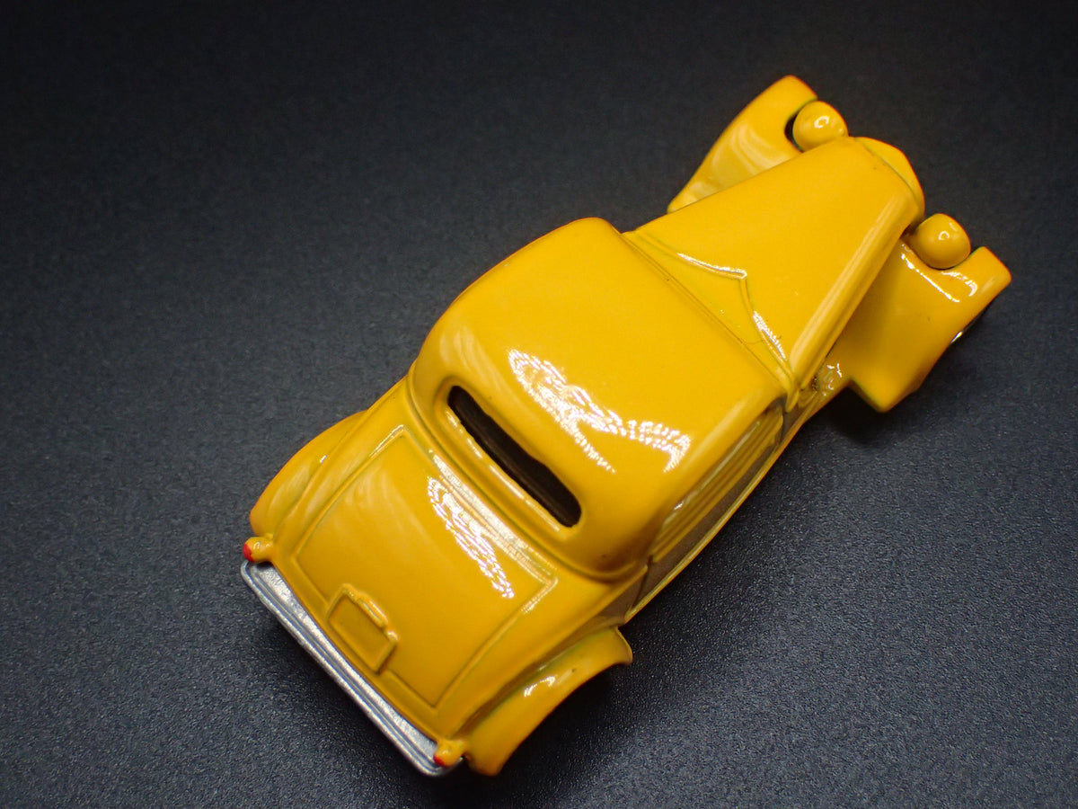 1934 34 FORD COUPE HOT ROD YELLOW 1:64 SCALE COLLECTIBLE DIORAMA DIECAST MODEL CAR