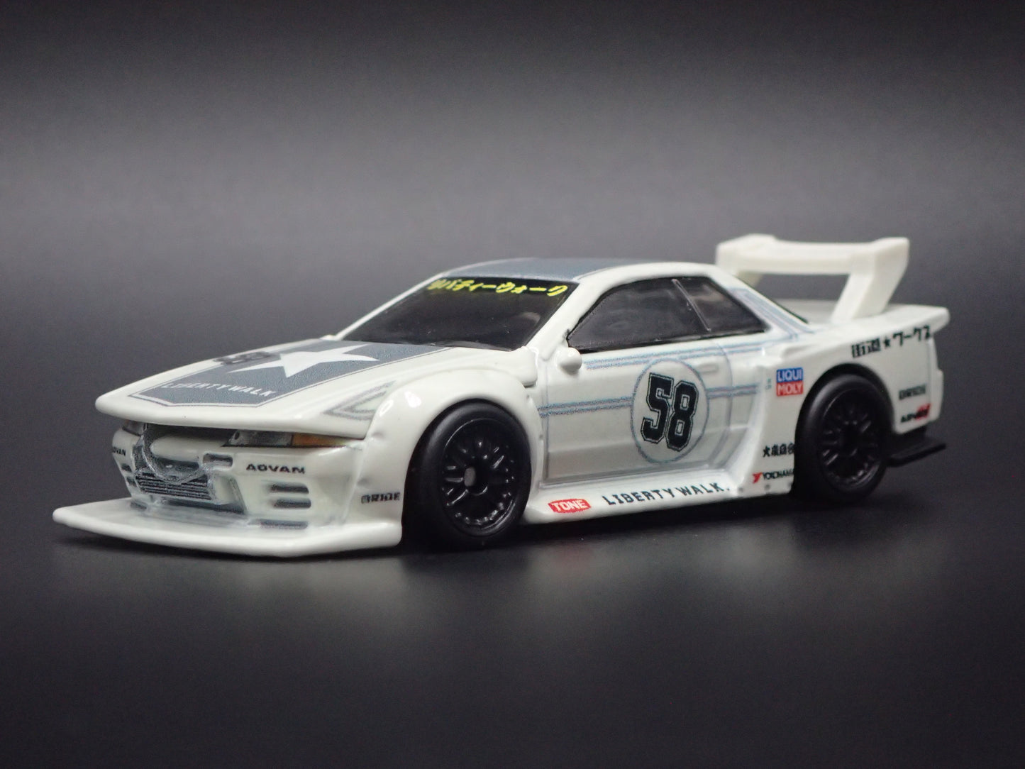 1989-1994 NISSAN SKYLINE GTR R32 LB-KAIDO WORKS 1:64 SCALE DIECAST MODEL CAR
