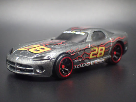 2003-2006 DODGE VIPER SRT10 GRAY 1/64 SCALE LIMITED DIORAMA DIECAST MODEL CAR