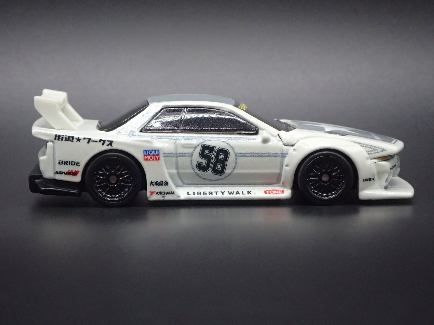 1989-1994 NISSAN SKYLINE GTR R32 LB-KAIDO WORKS 1:64 SCALE DIECAST MODEL CAR