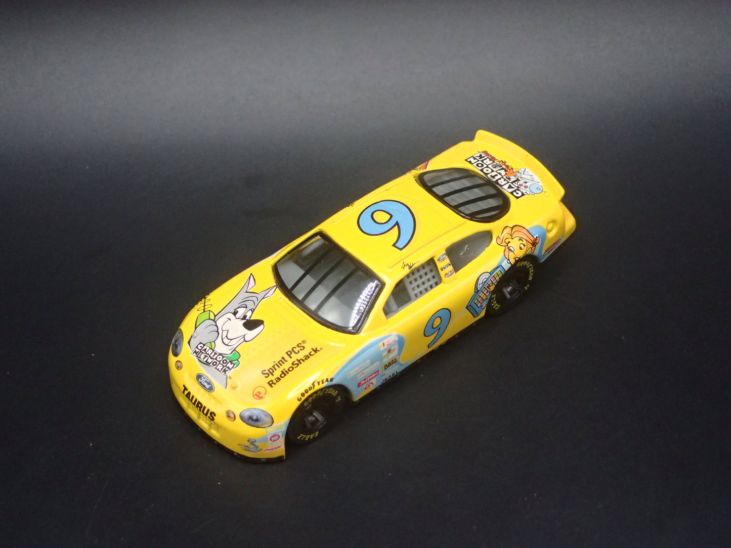 1999 99 FORD TAURUS 9 JERRY NADEAU NASCAR 1/64 SCALE DIECAST MODEL CAR