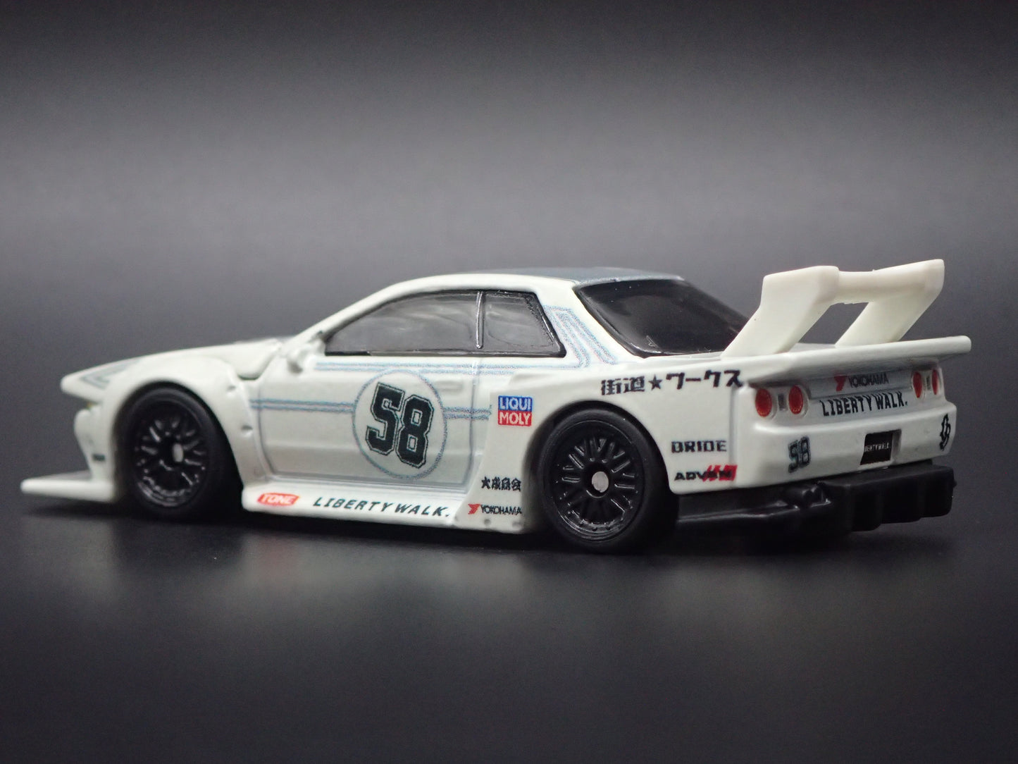 1989-1994 NISSAN SKYLINE GTR R32 LB-KAIDO WORKS 1:64 SCALE DIECAST MODEL CAR