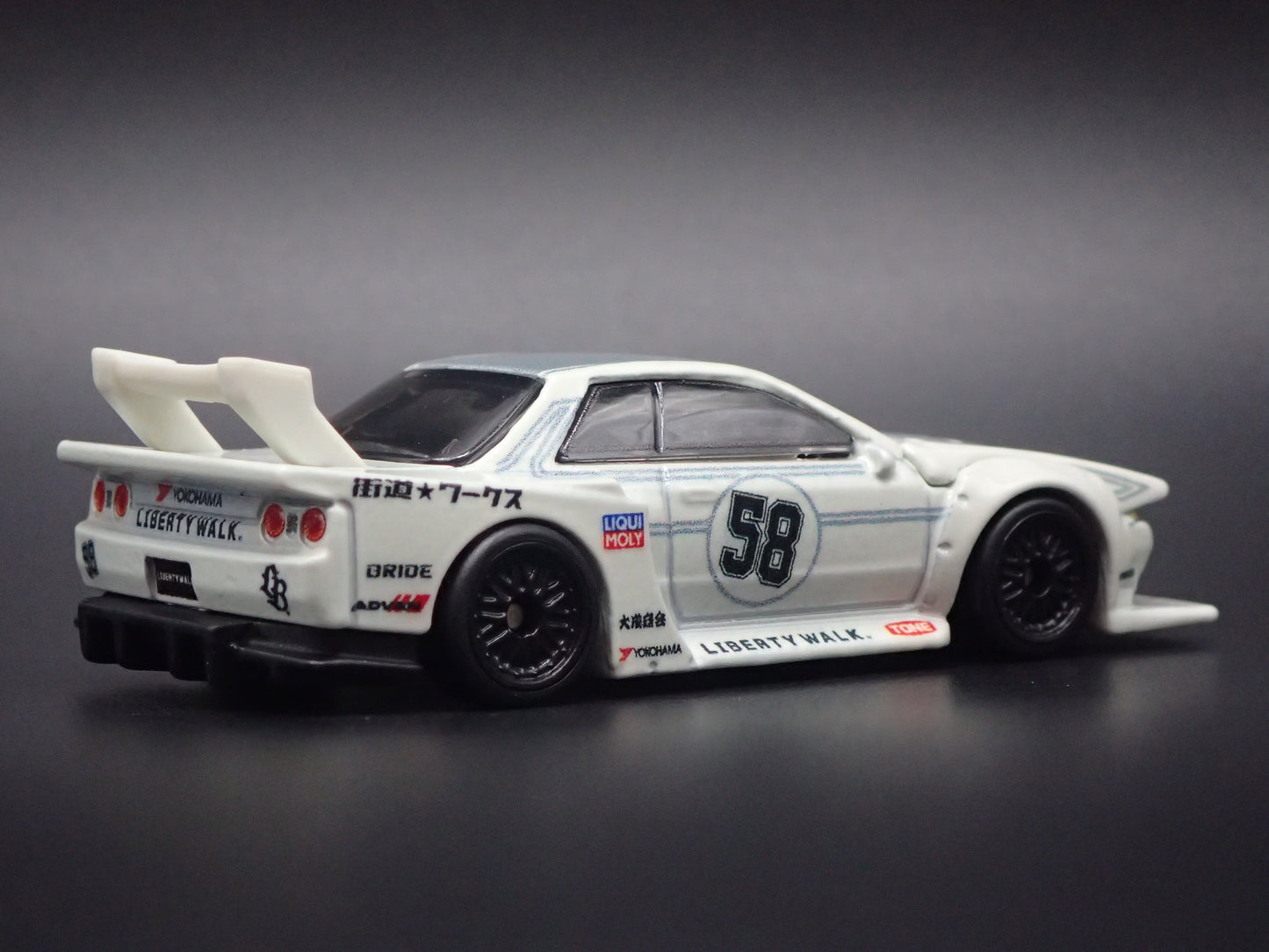 1989-1994 NISSAN SKYLINE GTR R32 LB-KAIDO WORKS 1:64 SCALE DIECAST MODEL CAR