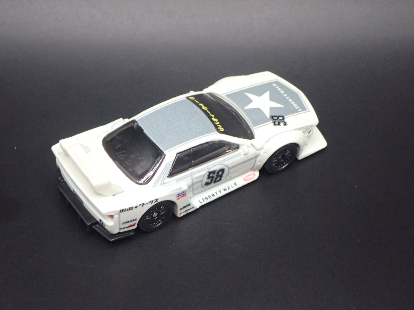 1989-1994 NISSAN SKYLINE GTR R32 LB-KAIDO WORKS 1:64 SCALE DIECAST MODEL CAR