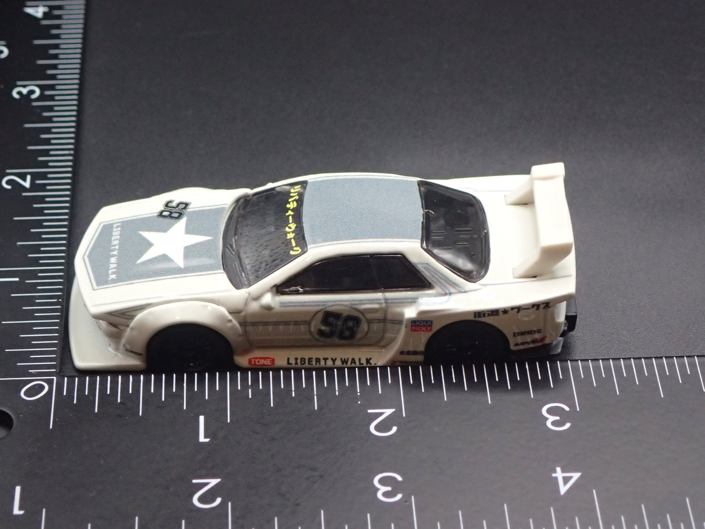 1989-1994 NISSAN SKYLINE GTR R32 LB-KAIDO WORKS 1:64 SCALE DIECAST MODEL CAR