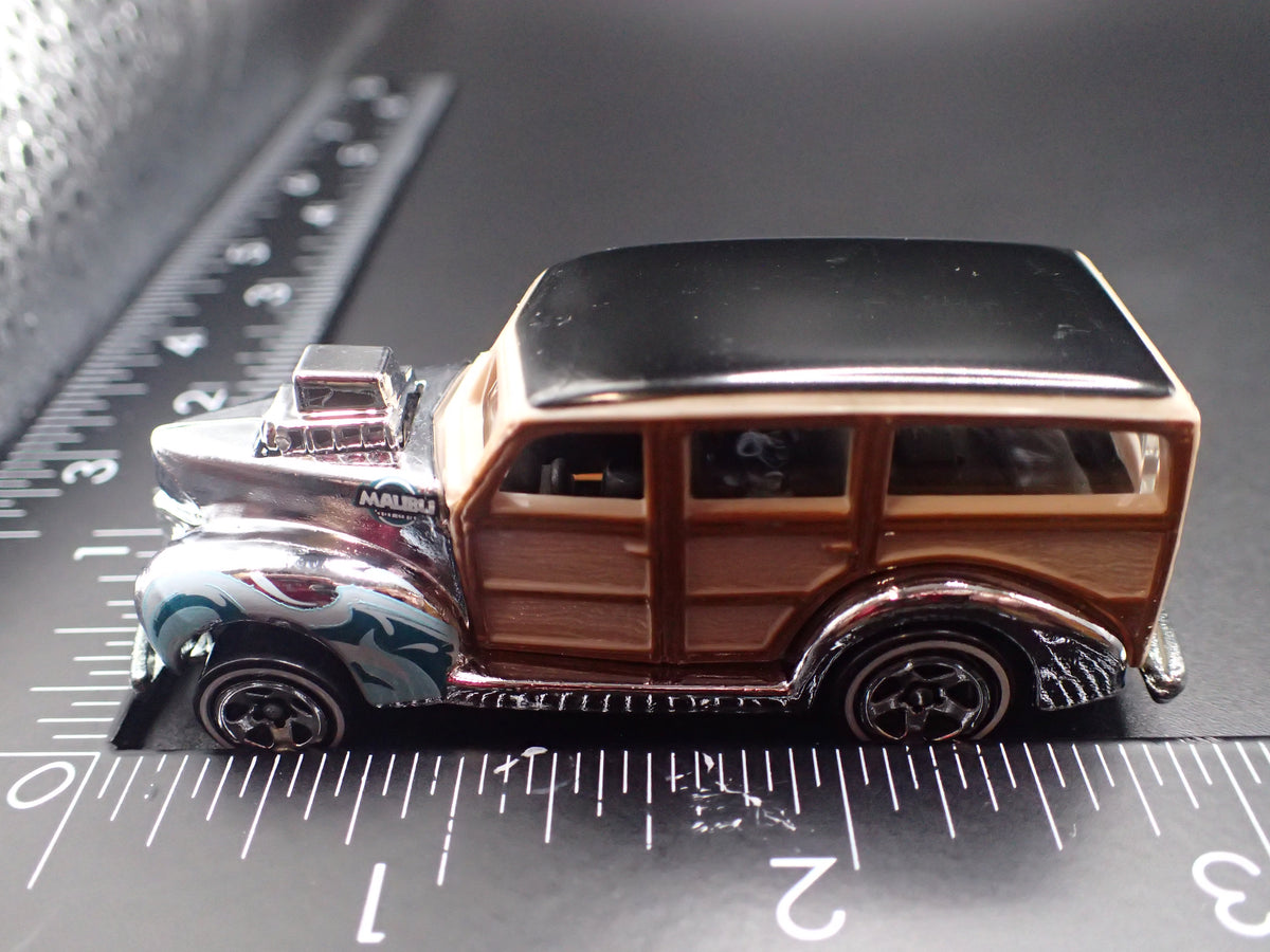 1940 40 FORD WOODIE WOODY STATION WAGON SILVER 1:64 SCALE DIORAMA DIECAST MODEL CAR