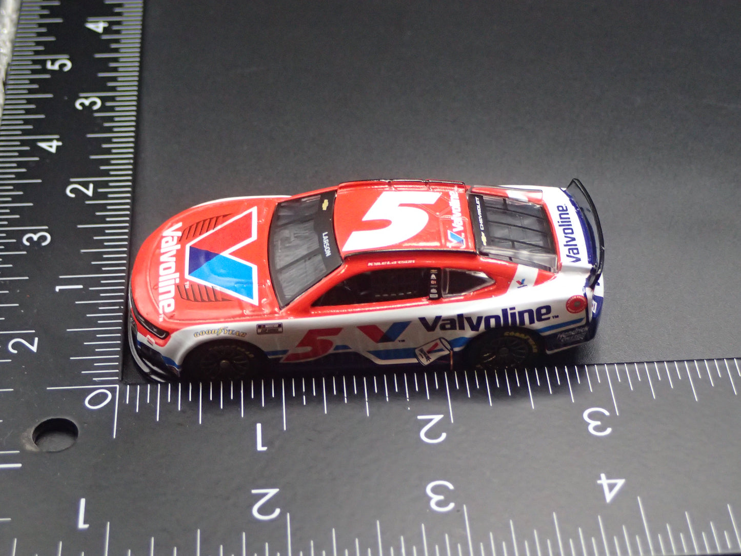 2026 26 CHEVROLET 5 KYLE LARSON VALVOLINE NASCAR 1:64 SCALE DIECAST MODEL CAR