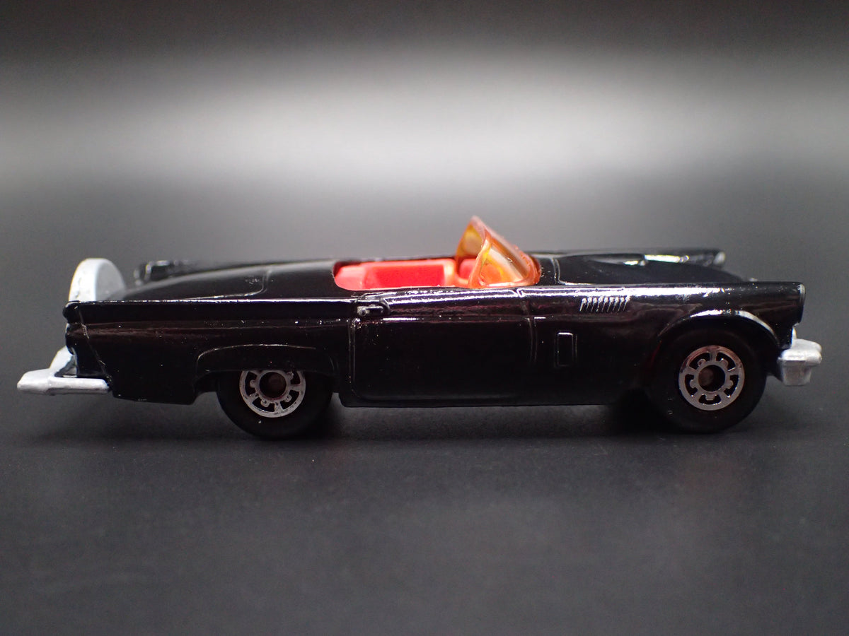 1957 57 FORD THUNDERBIRD TBIRD CONVERTIBLE 1:64 SCALE DIORAMA DIECAST MODEL CAR