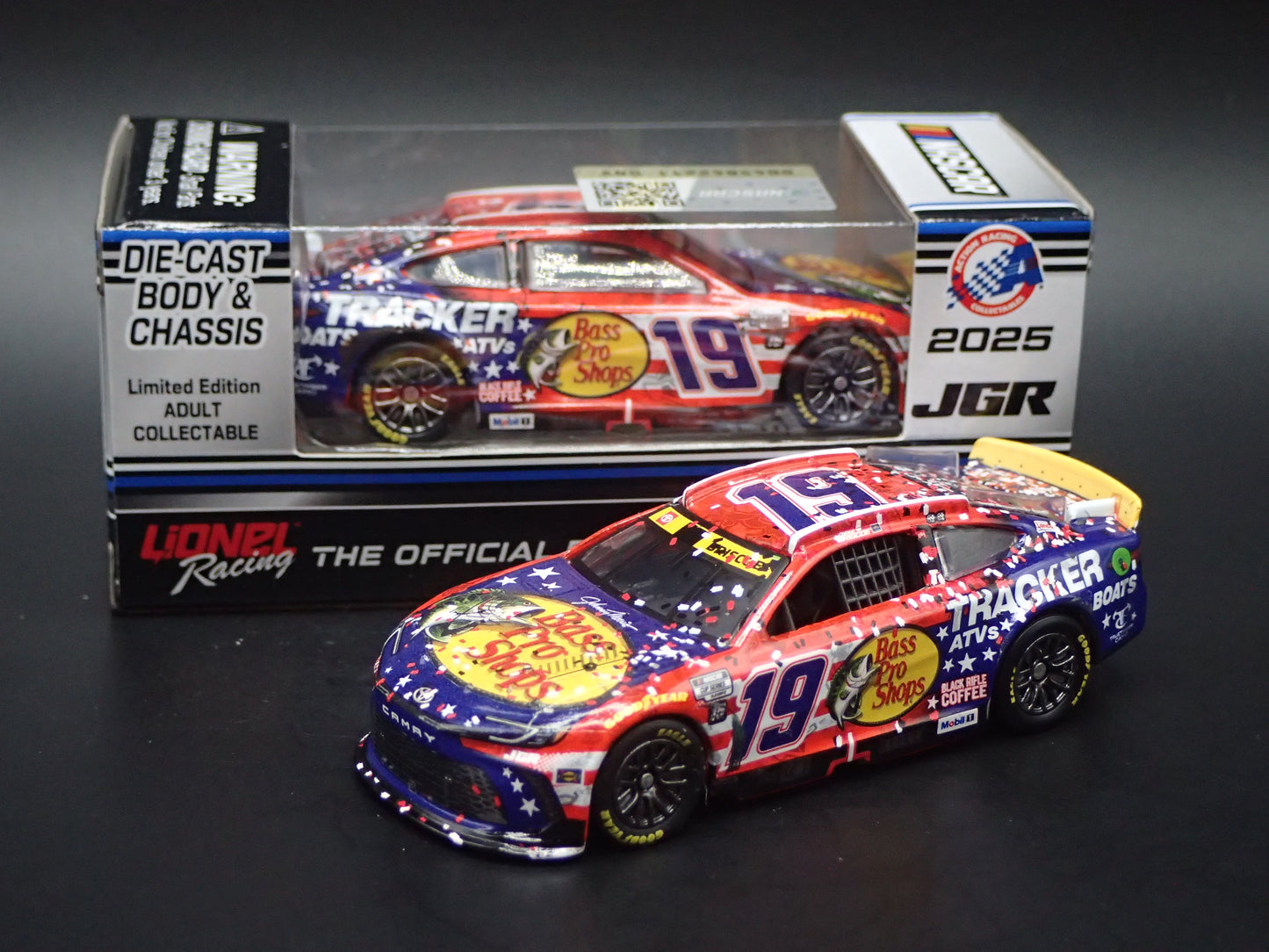 2025 TOYOTA CAMRY 19 CHASE BRISCOE BASS PRO NASCAR 1:64 SCALE DIECAST MODEL CAR