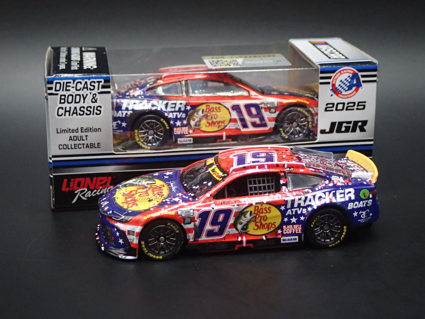 2025 TOYOTA CAMRY 19 CHASE BRISCOE BASS PRO NASCAR 1:64 SCALE DIECAST MODEL CAR