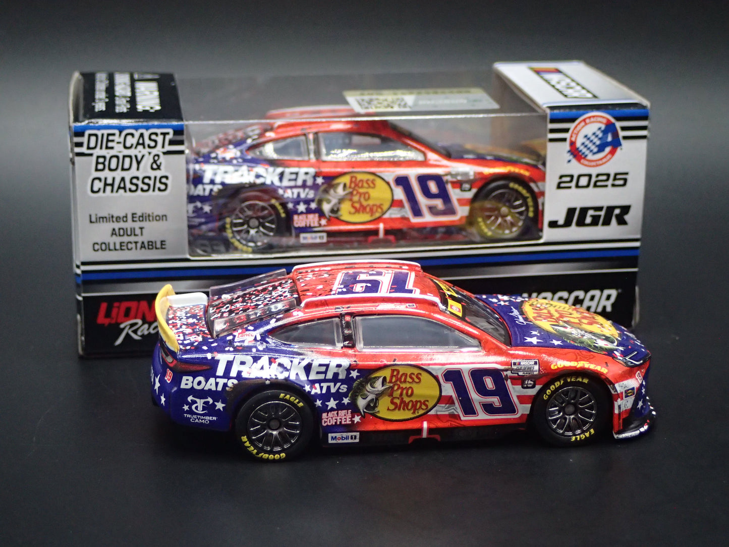 2025 TOYOTA CAMRY 19 CHASE BRISCOE BASS PRO NASCAR 1:64 SCALE DIECAST MODEL CAR