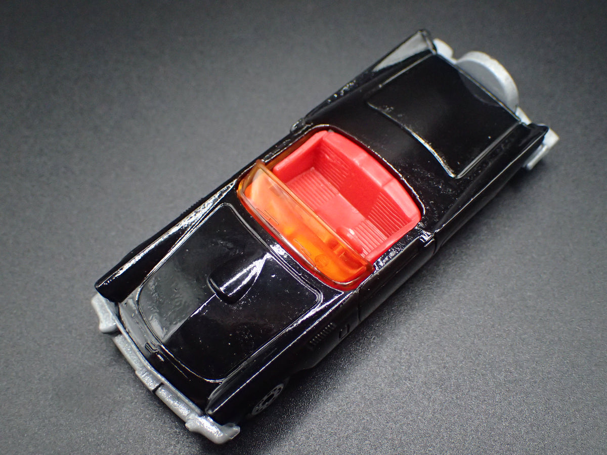 1957 57 FORD THUNDERBIRD TBIRD CONVERTIBLE 1:64 SCALE DIORAMA DIECAST MODEL CAR