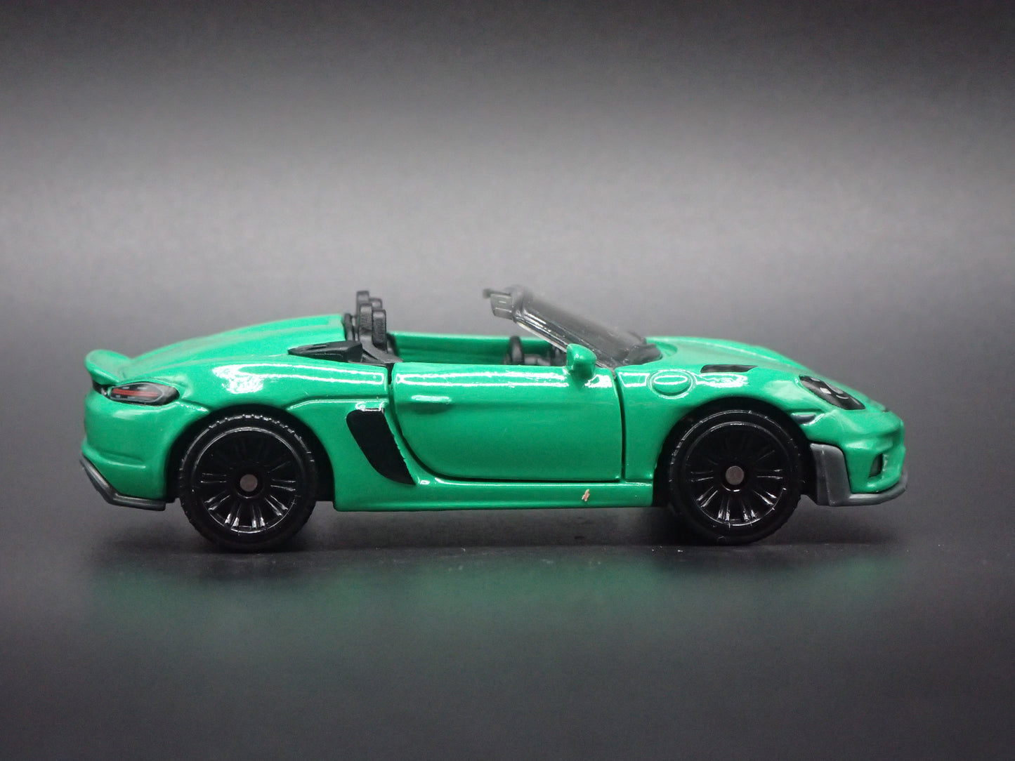 2022-2025 PORSCHE 718 SPYDER RS SUPER CAR 1:64 SCALE DIORAMA DIECAST MODEL CAR