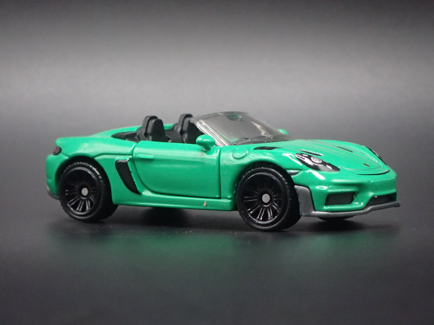 2022-2025 PORSCHE 718 SPYDER RS SUPER CAR 1:64 SCALE DIORAMA DIECAST MODEL CAR
