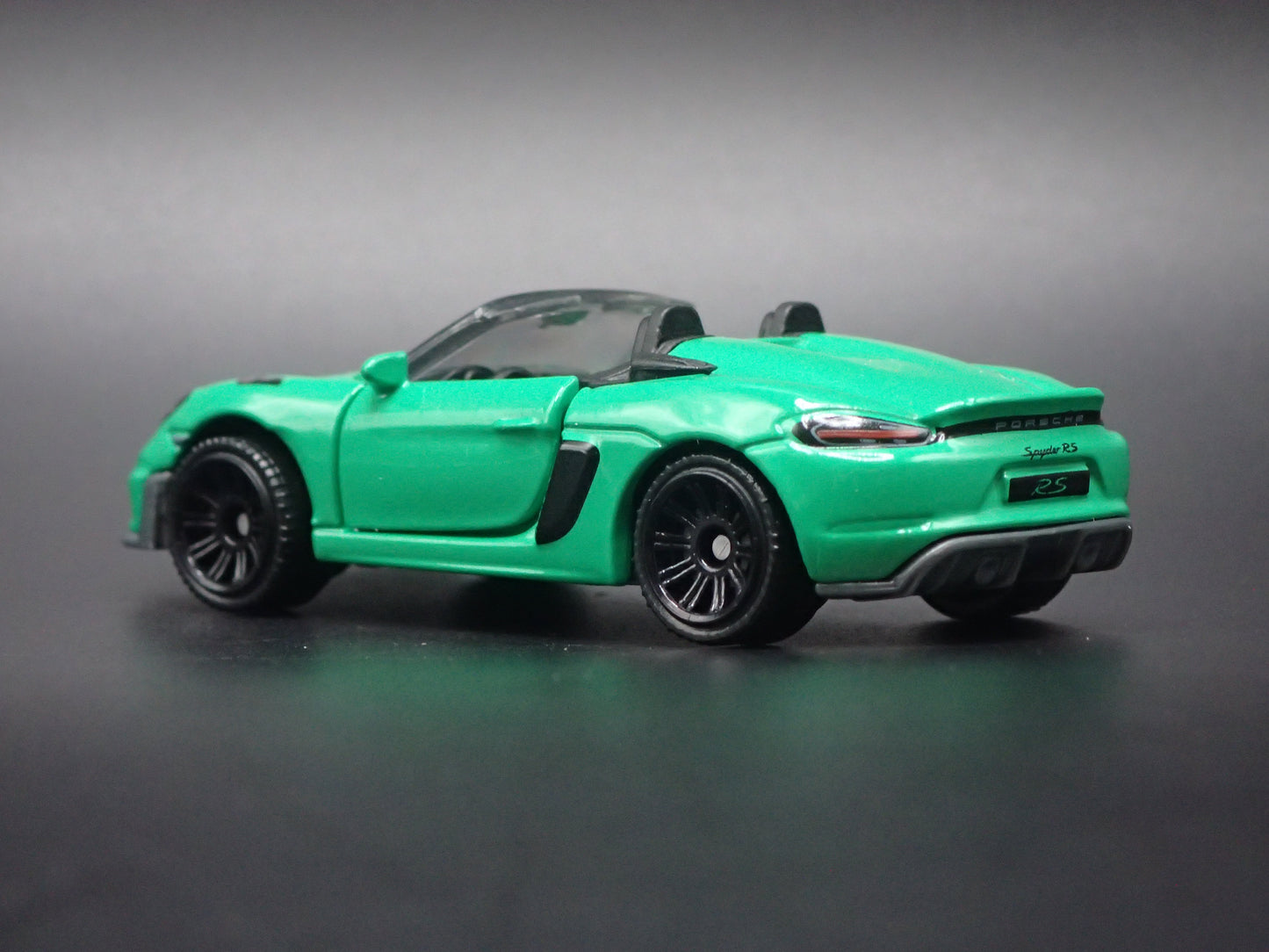 2022-2025 PORSCHE 718 SPYDER RS SUPER CAR 1:64 SCALE DIORAMA DIECAST MODEL CAR