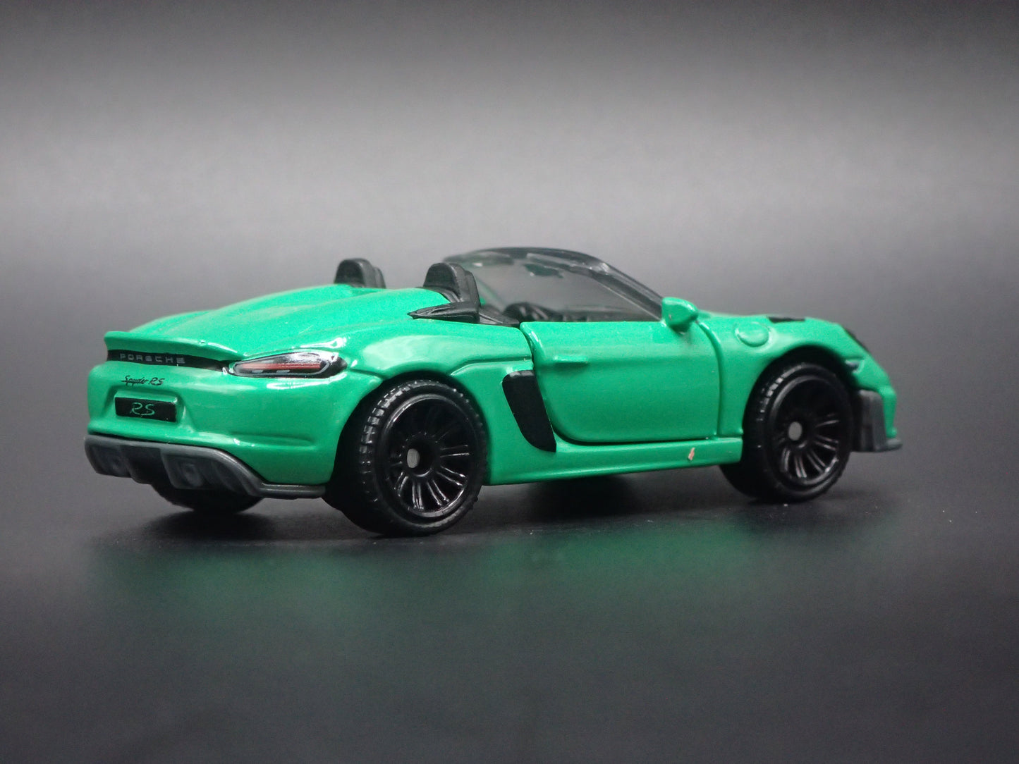 2022-2025 PORSCHE 718 SPYDER RS SUPER CAR 1:64 SCALE DIORAMA DIECAST MODEL CAR