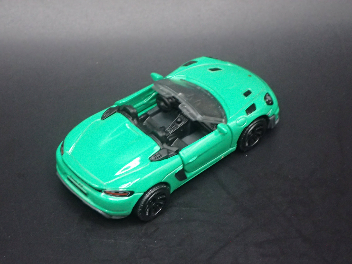 2022-2025 PORSCHE 718 SPYDER RS SUPER CAR 1:64 SCALE DIORAMA DIECAST MODEL CAR