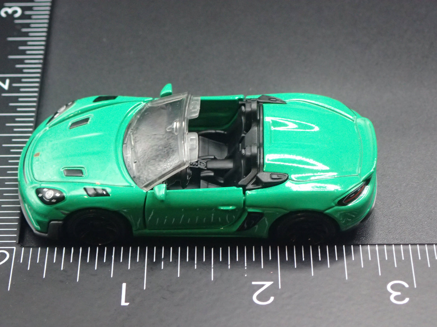 2022-2025 PORSCHE 718 SPYDER RS SUPER CAR 1:64 SCALE DIORAMA DIECAST MODEL CAR
