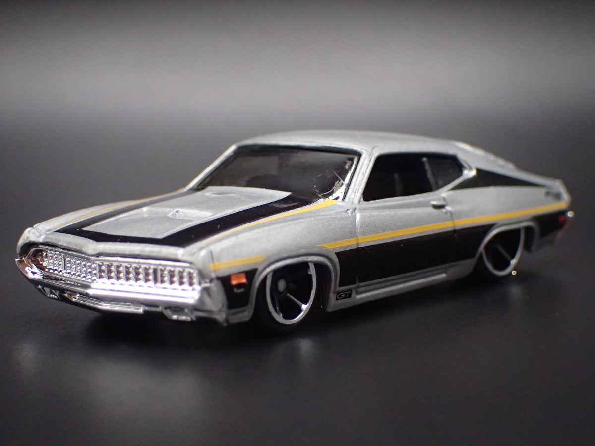 1970 70 FORD TORINO SILVER 1:64 SCALE COLLECTIBLE DIORAMA DIECAST MODEL CAR
