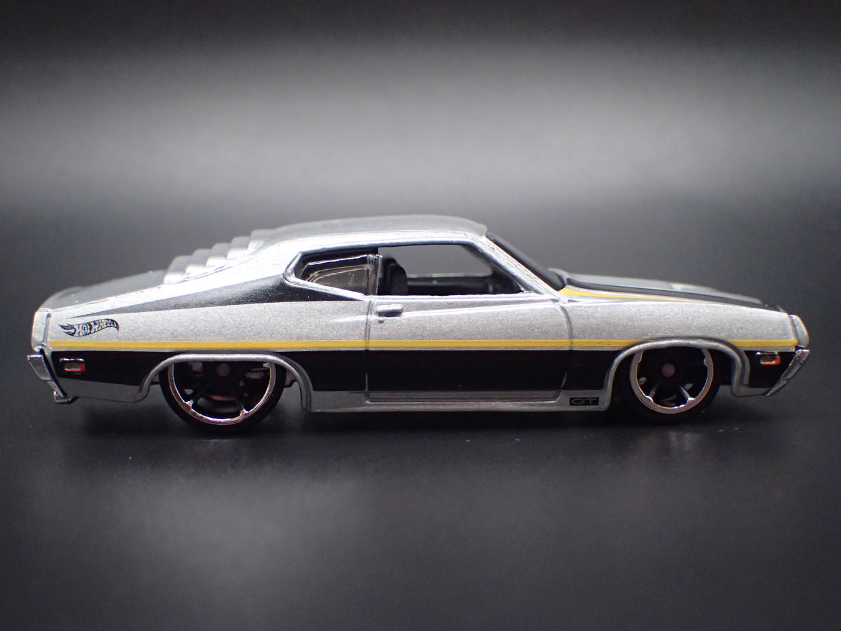 1970 70 FORD TORINO SILVER 1:64 SCALE COLLECTIBLE DIORAMA DIECAST MODEL CAR
