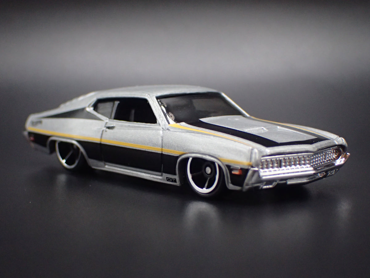1970 70 FORD TORINO SILVER 1:64 SCALE COLLECTIBLE DIORAMA DIECAST MODEL CAR