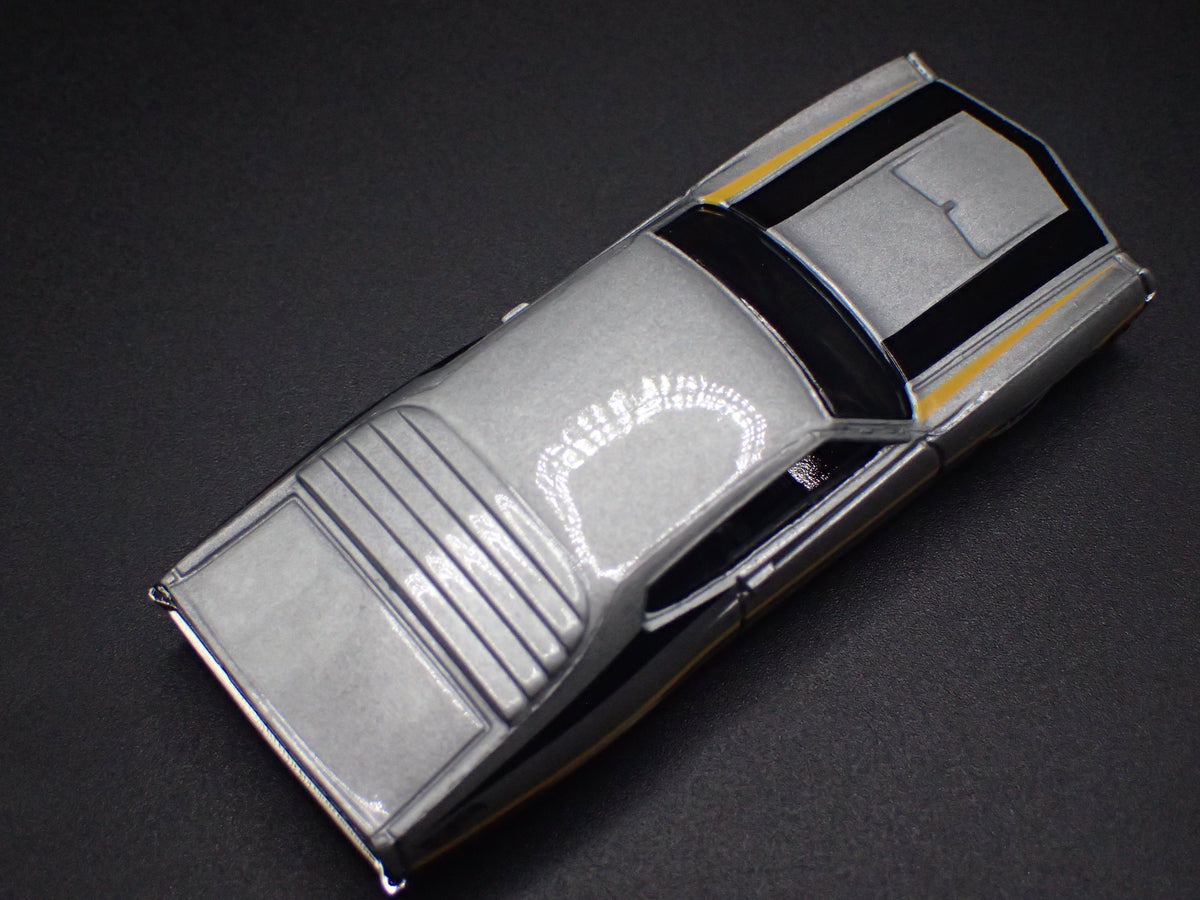 1970 70 FORD TORINO SILVER 1:64 SCALE COLLECTIBLE DIORAMA DIECAST MODEL CAR