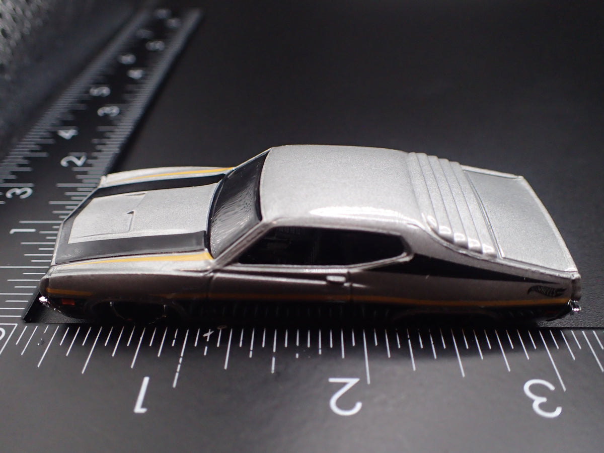 1970 70 FORD TORINO SILVER 1:64 SCALE COLLECTIBLE DIORAMA DIECAST MODEL CAR