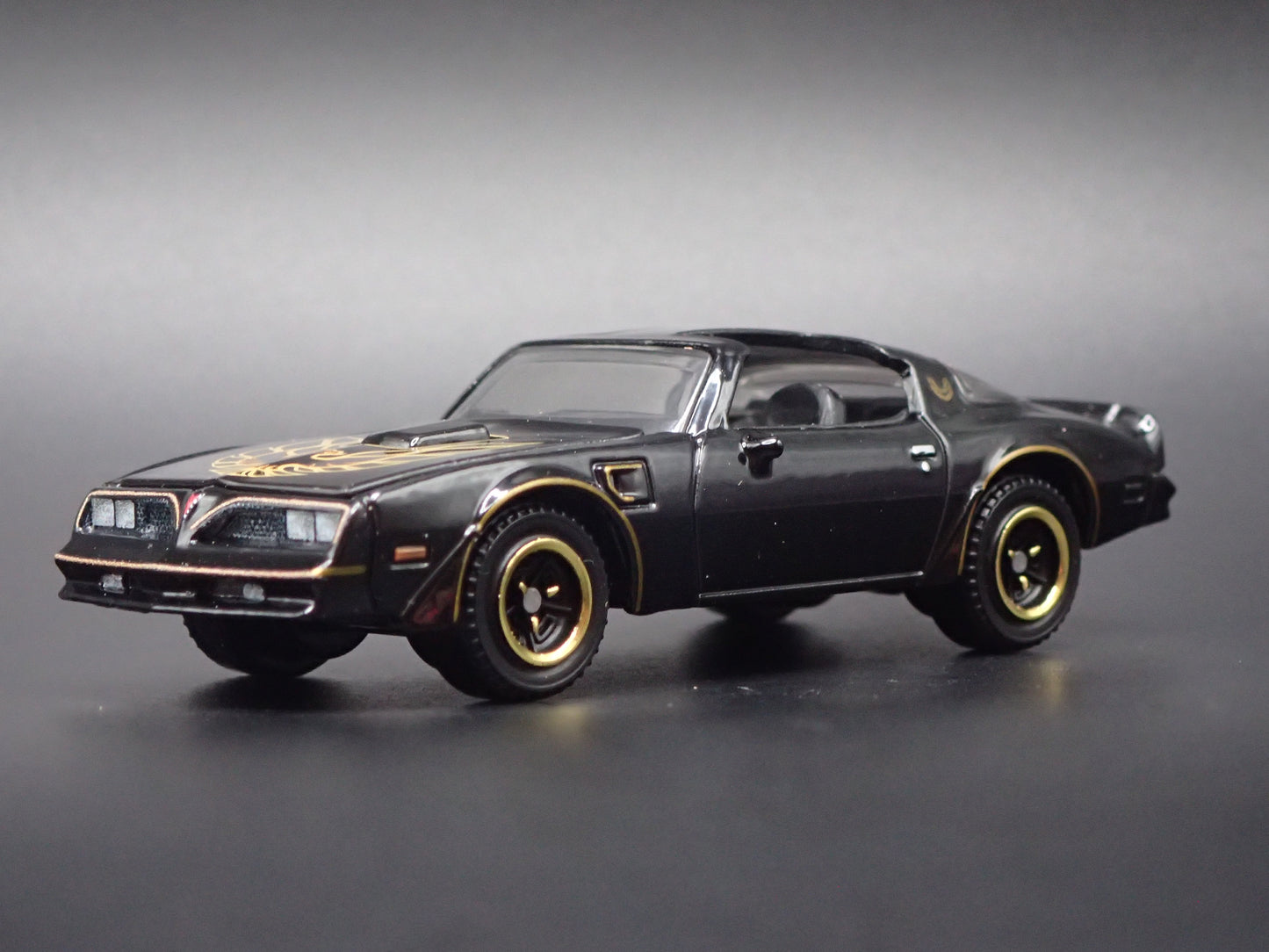 1977 77 PONTIAC FIREBIRD BLACK 1:64 SCALE COLLECTIBLE DIORAMA DIECAST MODEL CAR