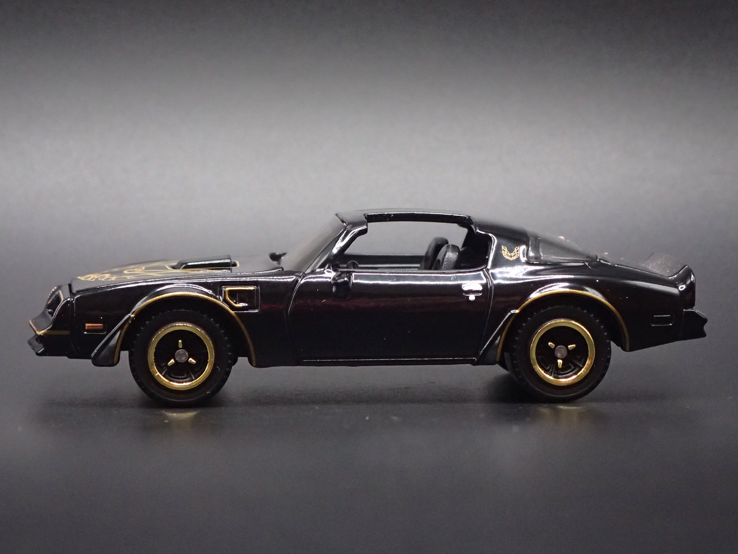 1977 77 PONTIAC FIREBIRD BLACK 1:64 SCALE COLLECTIBLE DIORAMA DIECAST MODEL CAR