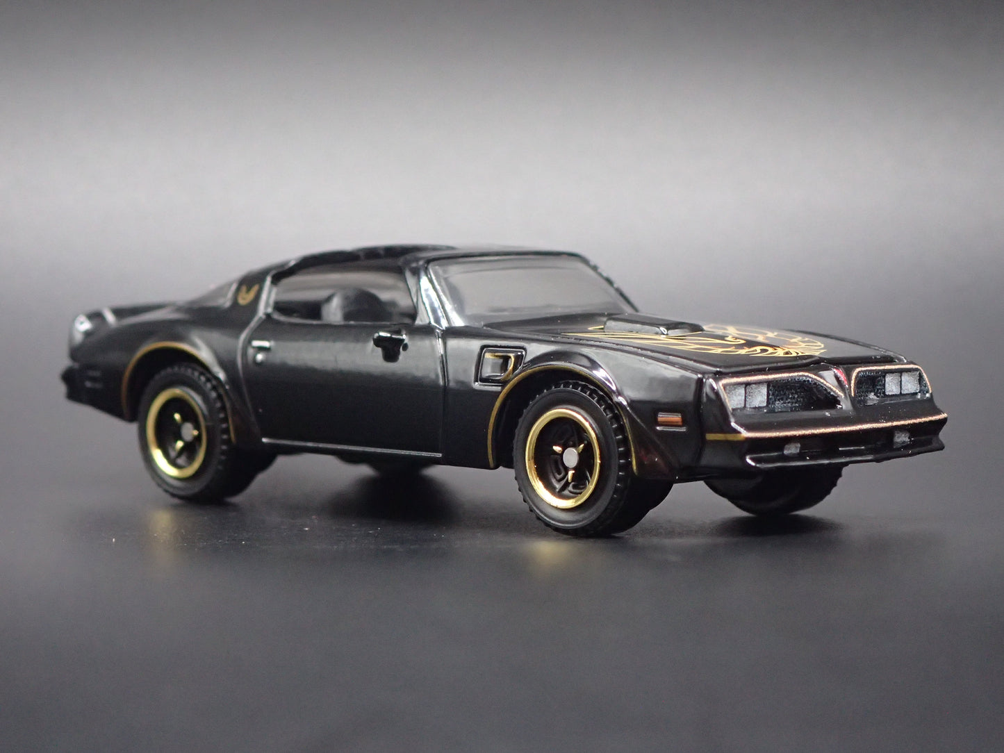 1977 77 PONTIAC FIREBIRD BLACK 1:64 SCALE COLLECTIBLE DIORAMA DIECAST MODEL CAR