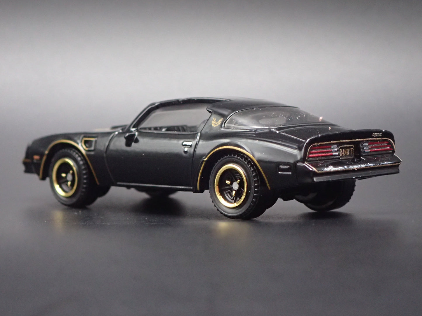 1977 77 PONTIAC FIREBIRD BLACK 1:64 SCALE COLLECTIBLE DIORAMA DIECAST MODEL CAR