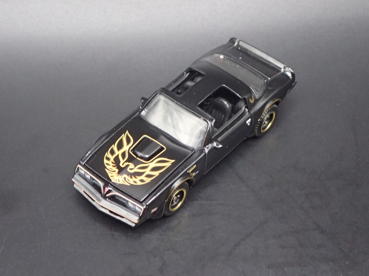 1977 77 PONTIAC FIREBIRD BLACK 1:64 SCALE COLLECTIBLE DIORAMA DIECAST MODEL CAR