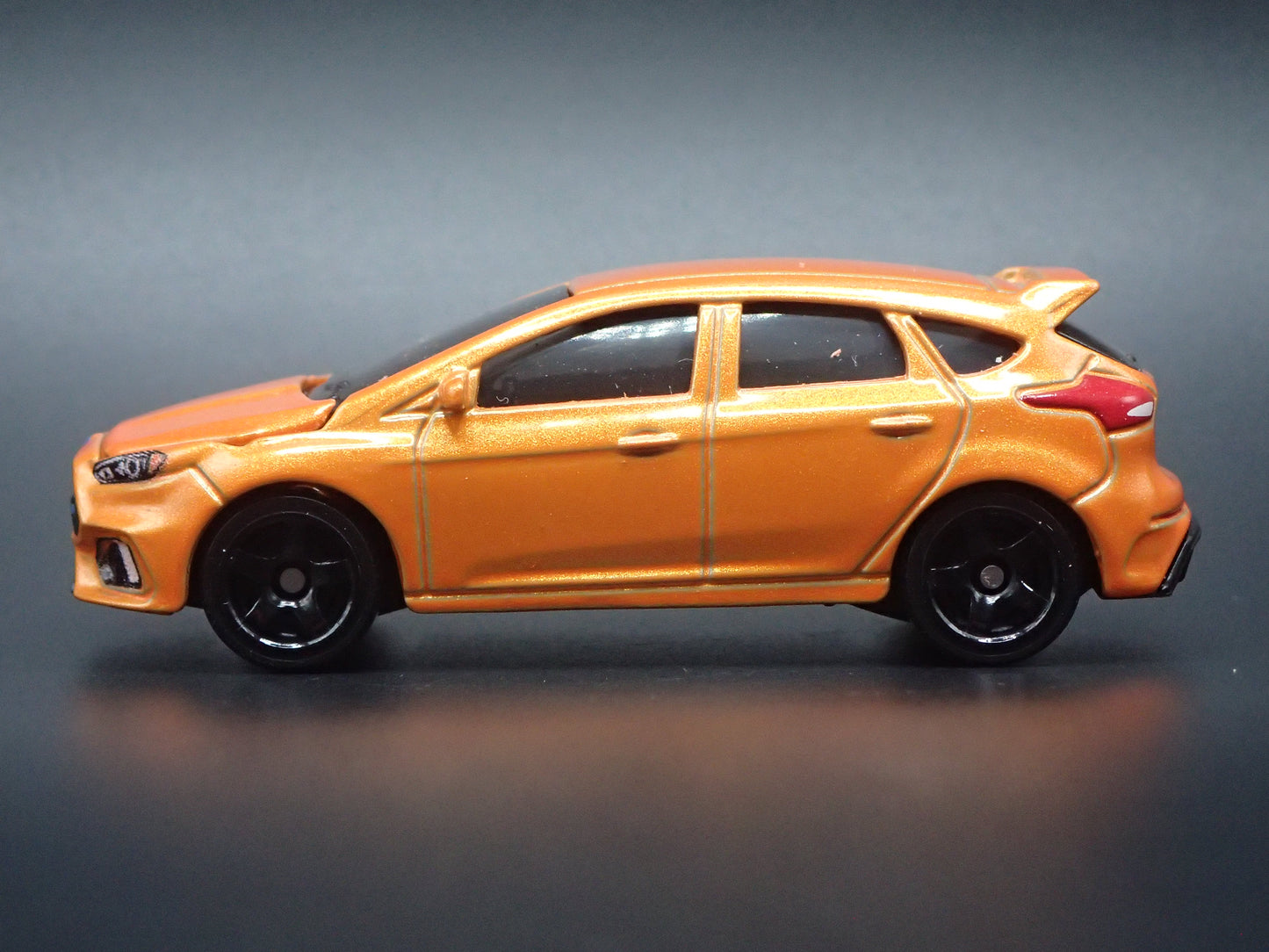 2011-2018 FORD FOCUS RS ORANGE 1:64 SCALE COLLECTIBLE DIORAMA DIECAST MODEL CAR