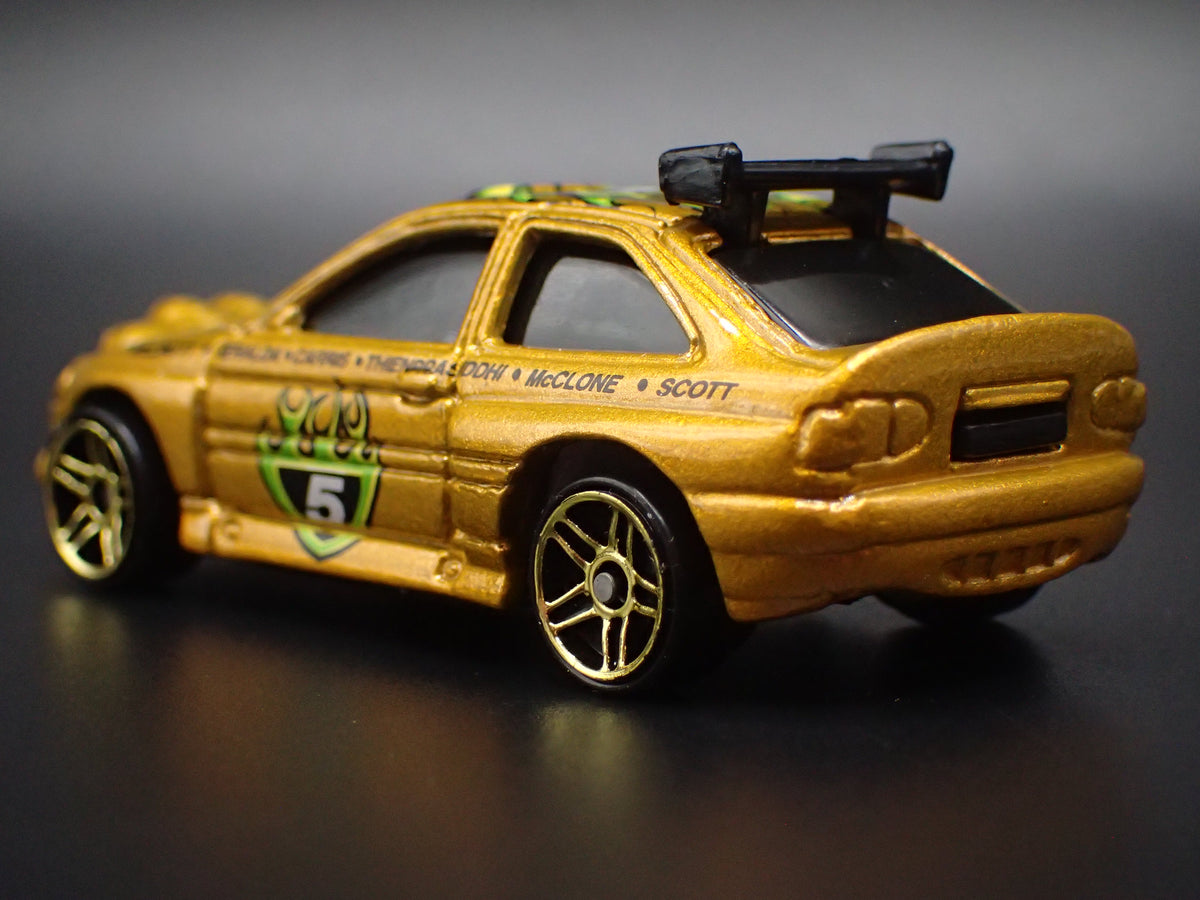 FORD ESCORT RALLY RACING GOLD 1:64 SCALE COLLECTIBLE DIECAST MODEL CAR