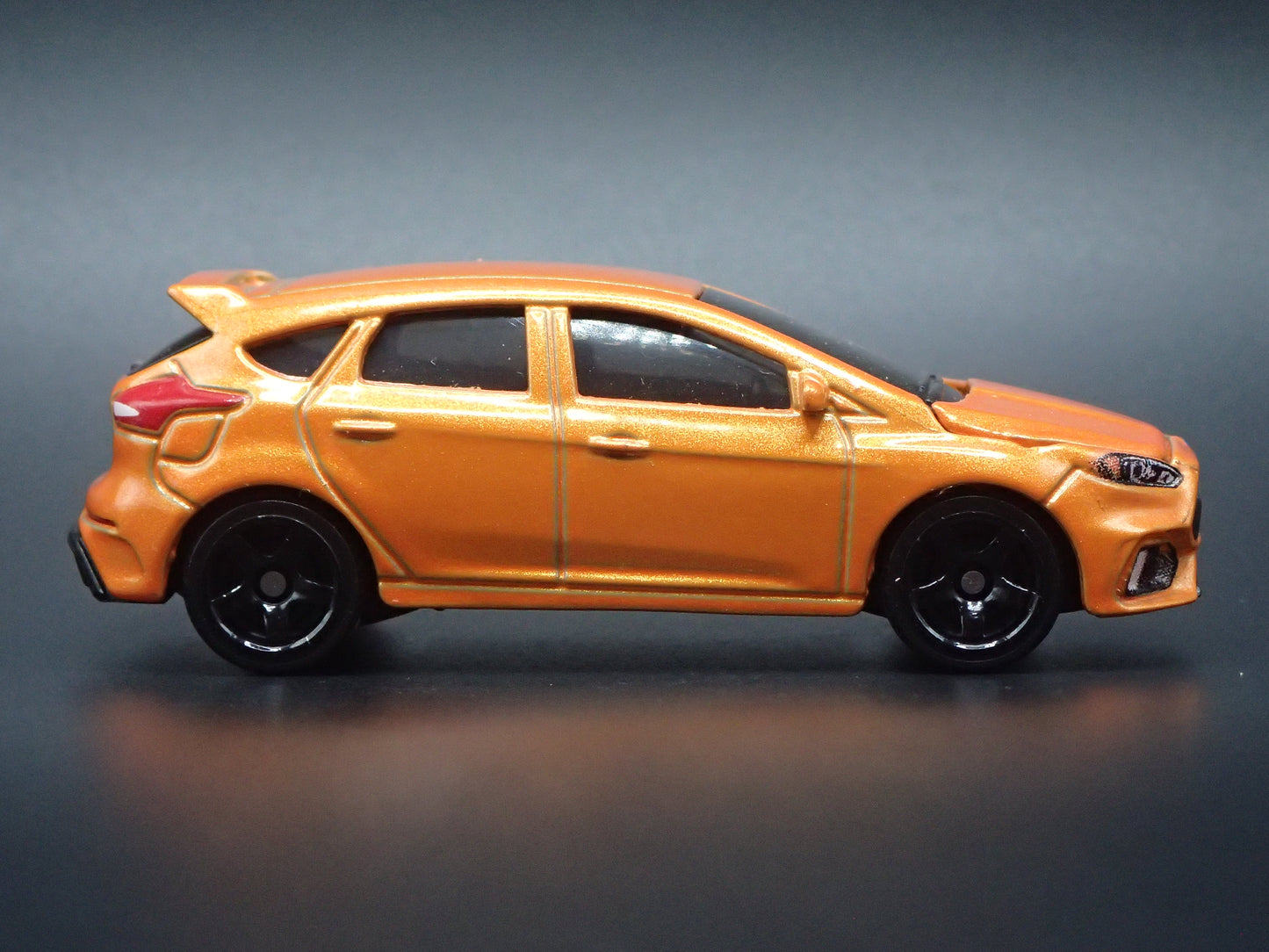 2011-2018 FORD FOCUS RS ORANGE 1:64 SCALE COLLECTIBLE DIORAMA DIECAST MODEL CAR