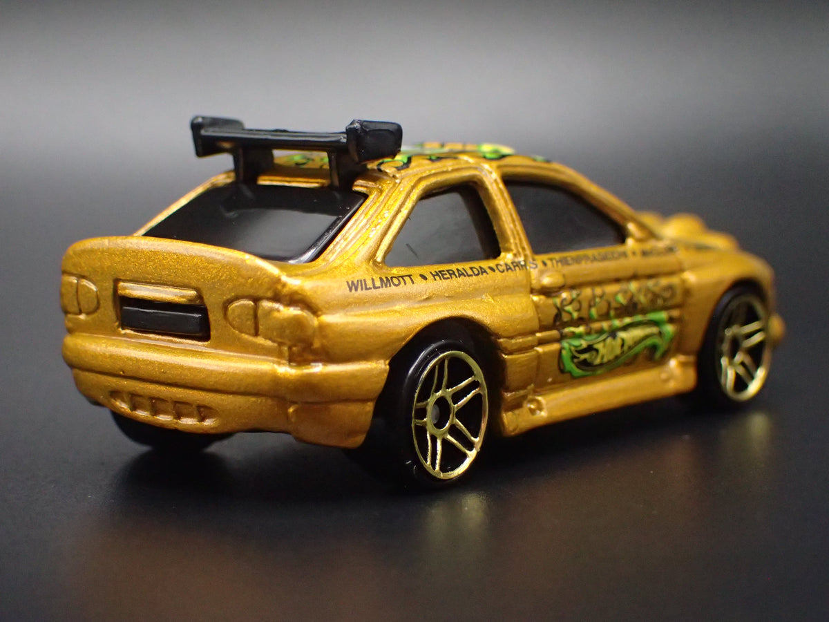 FORD ESCORT RALLY RACING GOLD 1:64 SCALE COLLECTIBLE DIECAST MODEL CAR