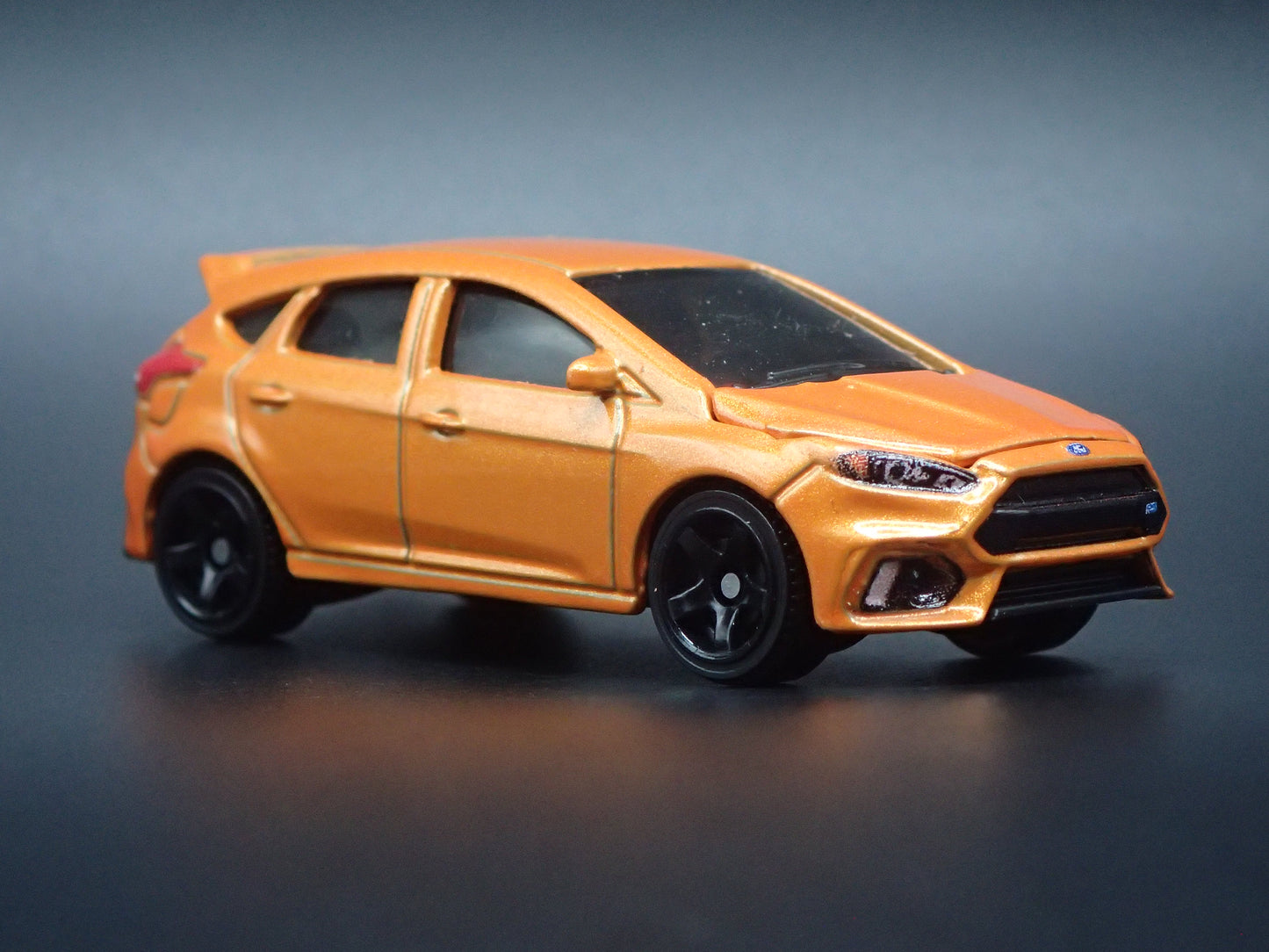 2011-2018 FORD FOCUS RS ORANGE 1:64 SCALE COLLECTIBLE DIORAMA DIECAST MODEL CAR