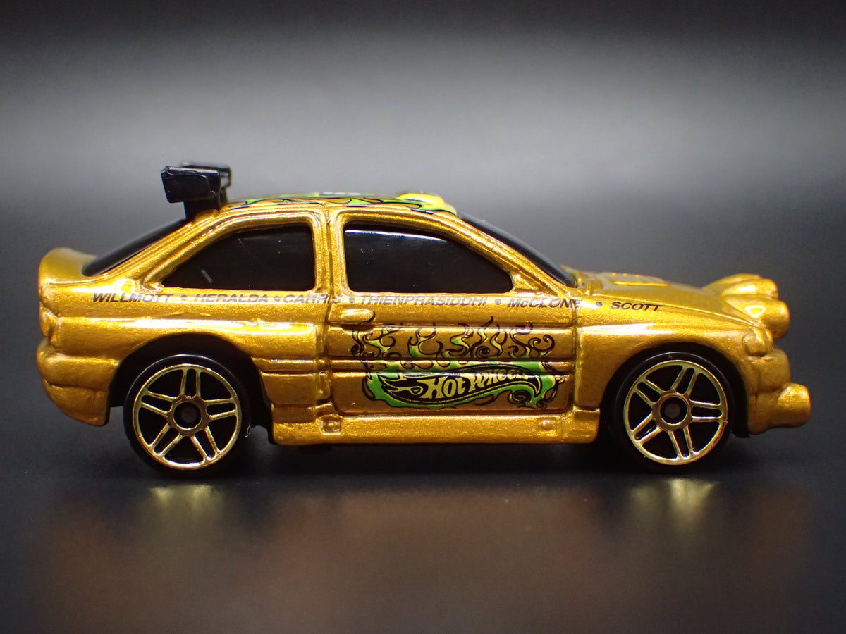 FORD ESCORT RALLY RACING GOLD 1:64 SCALE COLLECTIBLE DIECAST MODEL CAR
