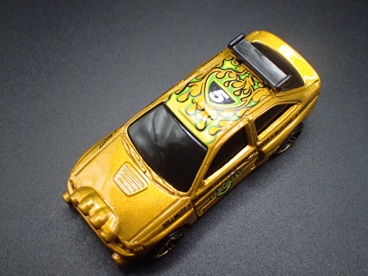 FORD ESCORT RALLY RACING GOLD 1:64 SCALE COLLECTIBLE DIECAST MODEL CAR