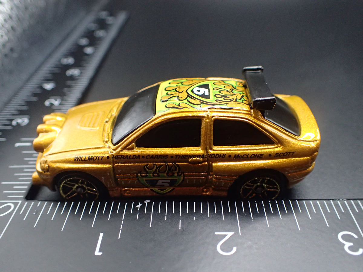 FORD ESCORT RALLY RACING GOLD 1:64 SCALE COLLECTIBLE DIECAST MODEL CAR