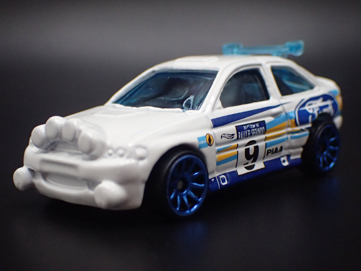 FORD ESCORT RALLY RACING WHITE 1:64 SCALE COLLECTIBLE DIECAST MODEL CAR