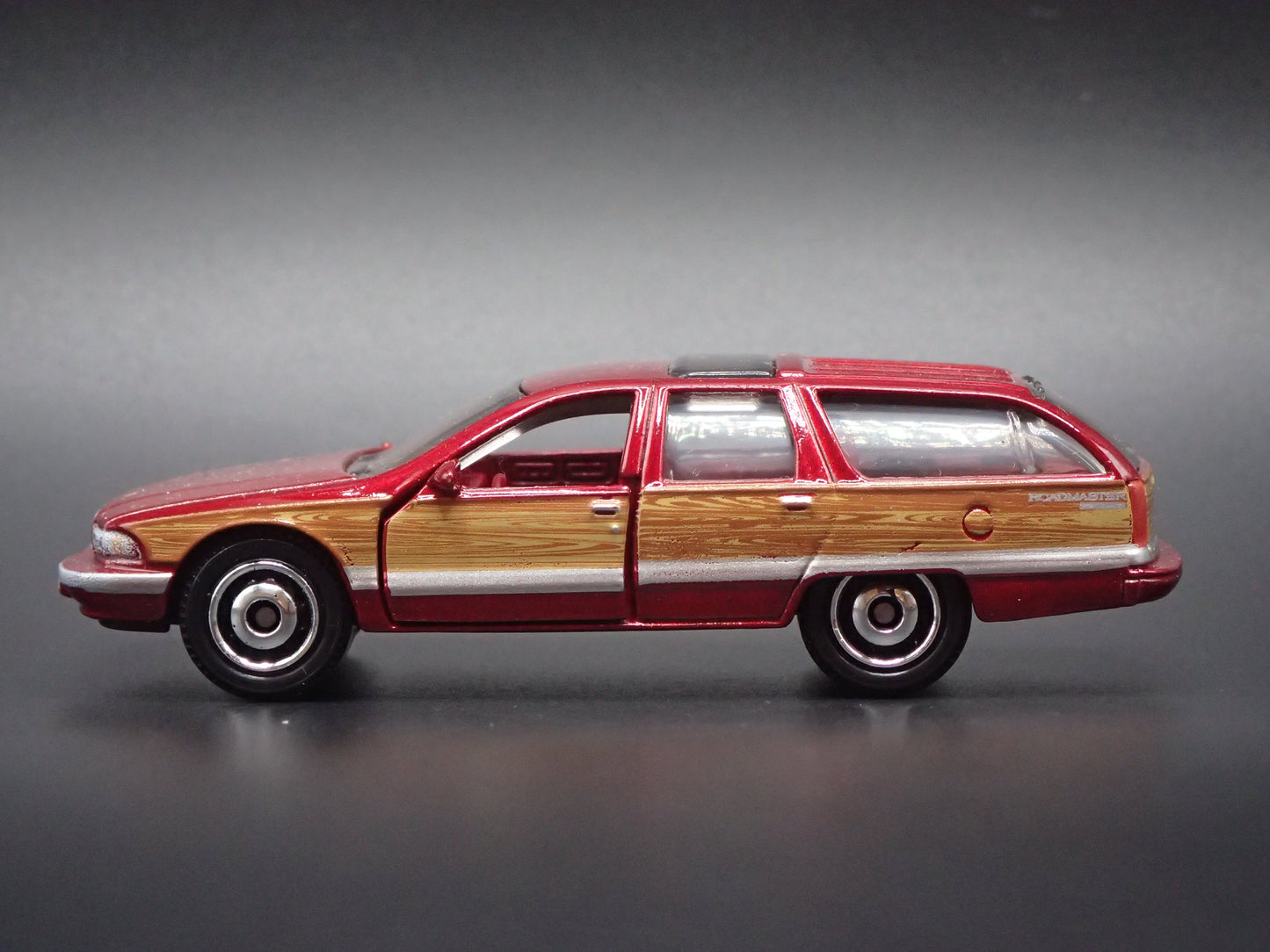 1991-1996 BUICK ROADMASTER ESTATE WAGON 1:64 SCALE DIORAMA DIECAST MODEL CAR