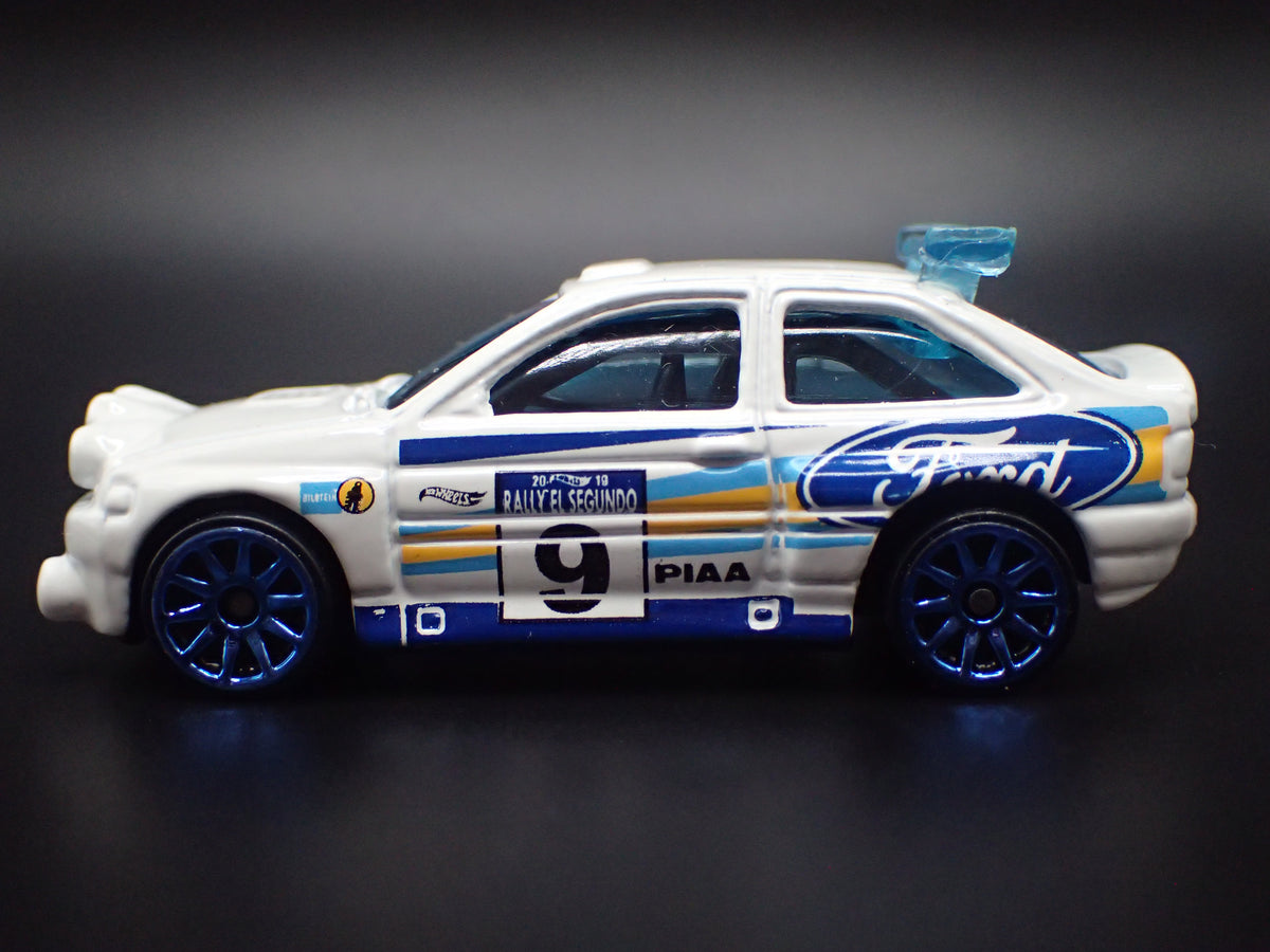 FORD ESCORT RALLY RACING WHITE 1:64 SCALE COLLECTIBLE DIECAST MODEL CAR