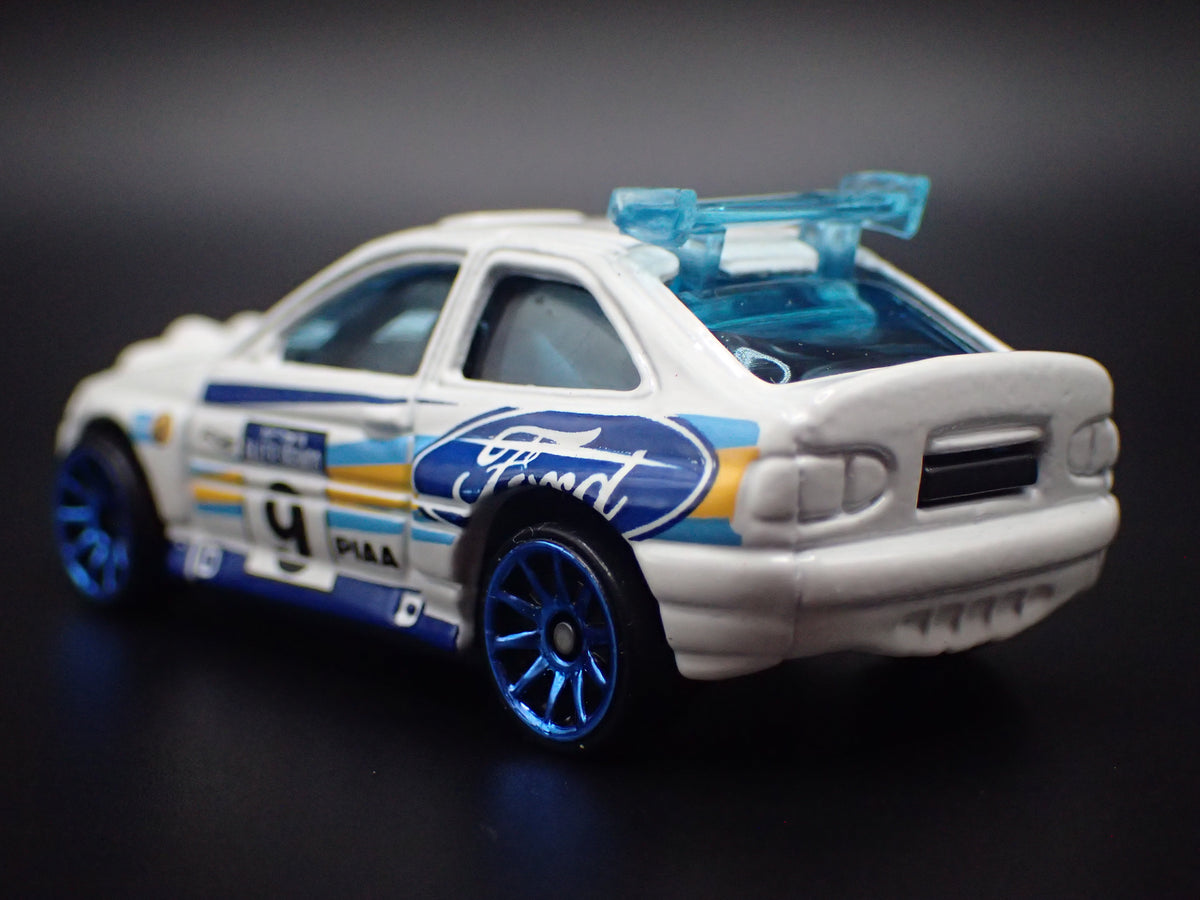 FORD ESCORT RALLY RACING WHITE 1:64 SCALE COLLECTIBLE DIECAST MODEL CAR